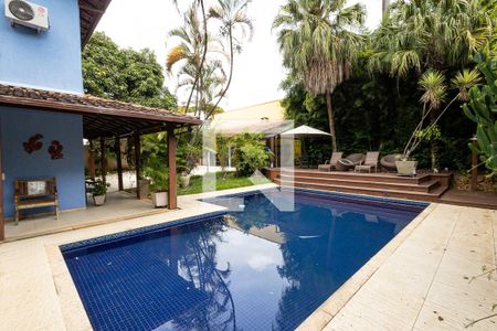 Casa para alugar com 400m², 5 quartos e 8 vagasJardim / piscina