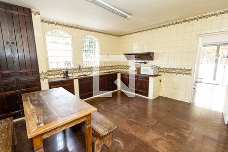 Casa para alugar com 400m², 5 quartos e 8 vagasCozinha