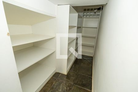 Casa para alugar com 400m², 5 quartos e 8 vagasDispensa de serviço