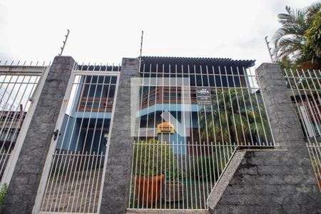 Casa à venda com 198m², 3 quartos e 6 vagasFachada