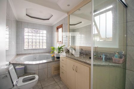 Casa à venda com 198m², 3 quartos e 6 vagasBanheiro da Suíte