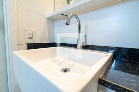 Studio para alugar com 26m², 1 quarto e sem vaga Studio para alugar com 26m², 1 quarto e sem vagaBanheiro Detalhe