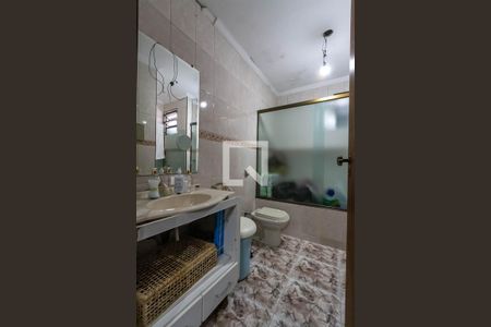 Casa à venda com 324m², 3 quartos e 4 vagasBanheiro da Suíte 1