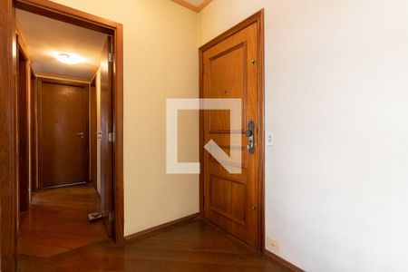 Entrada e Corredor de apartamento para alugar com 3 quartos, 100m² em Bosque da Saúde, São Paulo