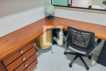 Casa à venda com 200m², 3 quartos e 3 vagas Casa à venda com 200m², 3 quartos e 3 vagasEscritório