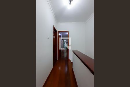 Casa à venda com 200m², 3 quartos e 3 vagas Casa à venda com 200m², 3 quartos e 3 vagasCorredor