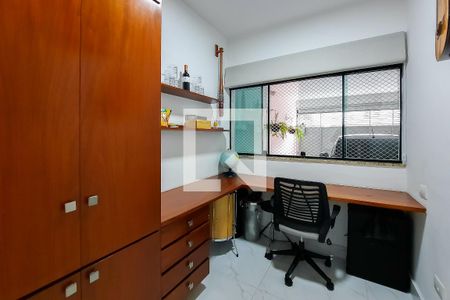 Casa à venda com 200m², 3 quartos e 3 vagas Casa à venda com 200m², 3 quartos e 3 vagasEscritório