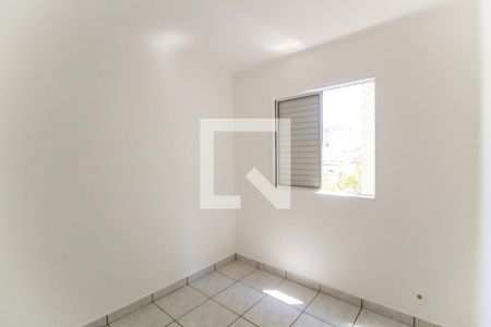 Quarto 1 de apartamento para alugar com 2 quartos, 58m² em Vila Carmosina, São Paulo