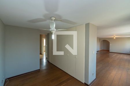 Sala de TV de apartamento à venda com 3 quartos, 190m² em Cambuí, Campinas