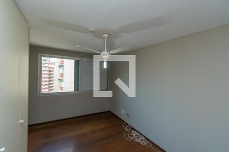 Sala de TV de apartamento à venda com 3 quartos, 190m² em Cambuí, Campinas