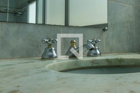 Apartamento à venda com 190m², 3 quartos e 2 vagasDetalhe Banheiro Corredor