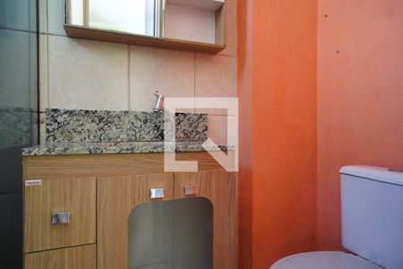 Sala - Banheiro de apartamento para alugar com 2 quartos, 48m² em Rubem Berta, Porto Alegre
