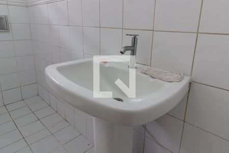 Casa para alugar com 100m², 1 quarto e 2 vagasDetalhe do banheiro
