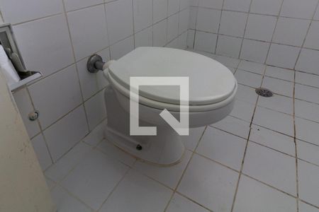 Casa para alugar com 100m², 1 quarto e 2 vagasDetalhe do banheiro