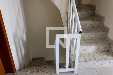 Casa à venda com 350m², 6 quartos e 4 vagasEscadas