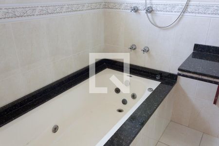 Casa à venda com 350m², 6 quartos e 4 vagasBanheiro da Suíte 1