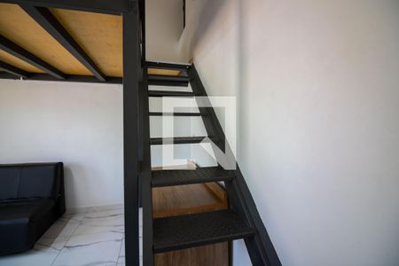 Escada de apartamento para alugar com 1 quarto, 25m² em Cidade Monções, São Paulo