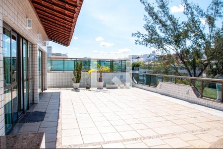 Apartamento à venda com 280m², 4 quartos e 2 vagas Apartamento à venda com 280m², 4 quartos e 2 vagasVaranda