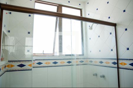 Apartamento à venda com 280m², 4 quartos e 2 vagas Apartamento à venda com 280m², 4 quartos e 2 vagasBanheiro da Suíte 2