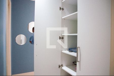 Apartamento à venda com 280m², 4 quartos e 2 vagas Apartamento à venda com 280m², 4 quartos e 2 vagasArmário no corredor pra cozinha