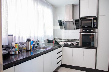 Apartamento à venda com 280m², 4 quartos e 2 vagas Apartamento à venda com 280m², 4 quartos e 2 vagasCozinha