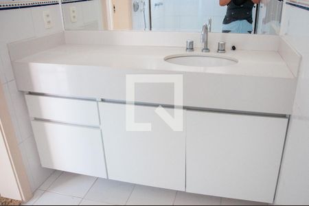 Apartamento à venda com 280m², 4 quartos e 2 vagas Apartamento à venda com 280m², 4 quartos e 2 vagasBanheiro da Suíte 2