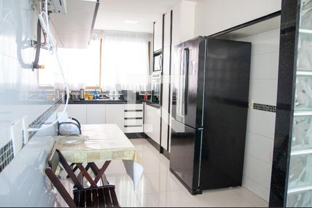 Apartamento à venda com 280m², 4 quartos e 2 vagas Apartamento à venda com 280m², 4 quartos e 2 vagasCozinha