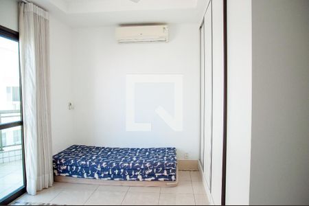 Apartamento à venda com 280m², 4 quartos e 2 vagas Apartamento à venda com 280m², 4 quartos e 2 vagasQuarto 3 - Suíte