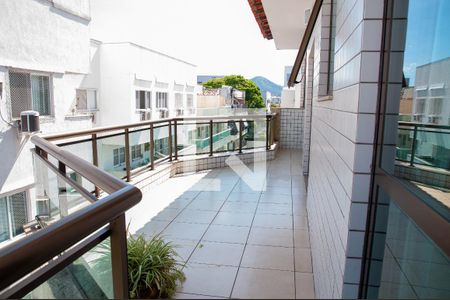 Apartamento à venda com 280m², 4 quartos e 2 vagas Apartamento à venda com 280m², 4 quartos e 2 vagasQuarto 2 - Suíte Varanda