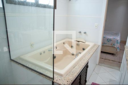 Apartamento à venda com 280m², 4 quartos e 2 vagas Apartamento à venda com 280m², 4 quartos e 2 vagasBanheiro da Suíte 3 - Banheira