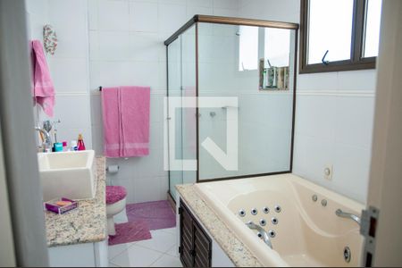 Apartamento à venda com 280m², 4 quartos e 2 vagas Apartamento à venda com 280m², 4 quartos e 2 vagasBanheiro da Suíte 3