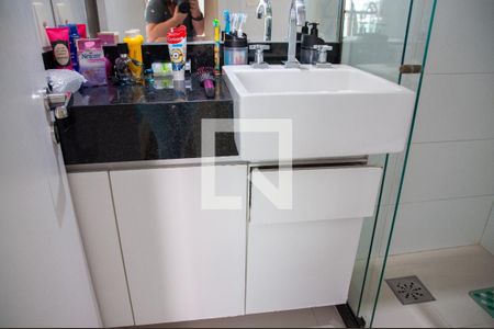 Apartamento à venda com 280m², 4 quartos e 2 vagas Apartamento à venda com 280m², 4 quartos e 2 vagasBanheiro da Suíte 1