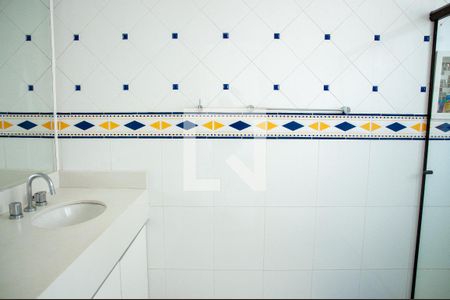 Apartamento à venda com 280m², 4 quartos e 2 vagas Apartamento à venda com 280m², 4 quartos e 2 vagasBanheiro da Suíte 2