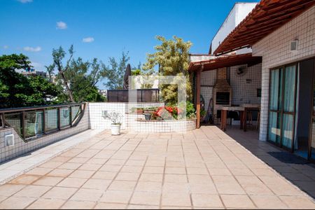 Apartamento à venda com 280m², 4 quartos e 2 vagas Apartamento à venda com 280m², 4 quartos e 2 vagasVaranda