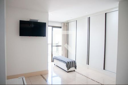 Apartamento à venda com 280m², 4 quartos e 2 vagas Apartamento à venda com 280m², 4 quartos e 2 vagasQuarto 4 - Suíte