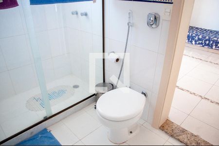 Apartamento à venda com 280m², 4 quartos e 2 vagas Apartamento à venda com 280m², 4 quartos e 2 vagasBanheiro da Suíte 2
