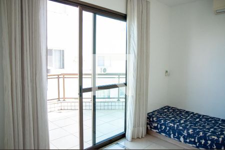 Apartamento à venda com 280m², 4 quartos e 2 vagas Apartamento à venda com 280m², 4 quartos e 2 vagasQuarto 3 - Suíte Vista varanda
