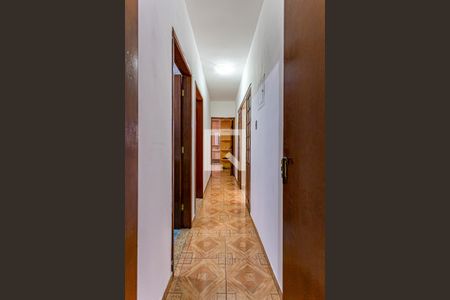 Casa à venda com 300m², 3 quartos e 2 vagasCorredor Dormitórios