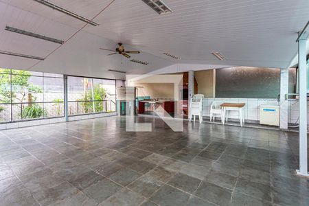 Casa à venda com 300m², 3 quartos e 2 vagasSalão de Festas