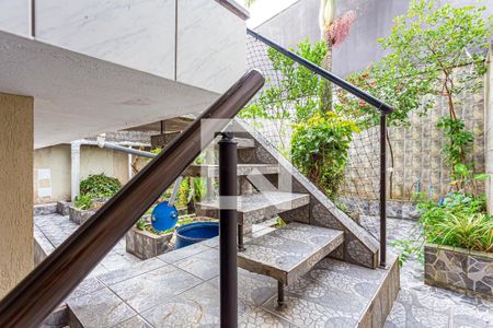 Casa à venda com 300m², 3 quartos e 2 vagasEscada Jardim Fundos / Salão de Festas