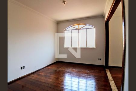 Casa à venda com 4 quartos, 516m² em Santa Efigênia, Belo Horizonte