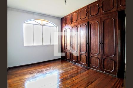 Casa à venda com 4 quartos, 516m² em Santa Efigênia, Belo Horizonte