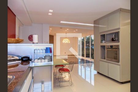 Casa de condomínio à venda com 723m², 5 quartos e 4 vagas