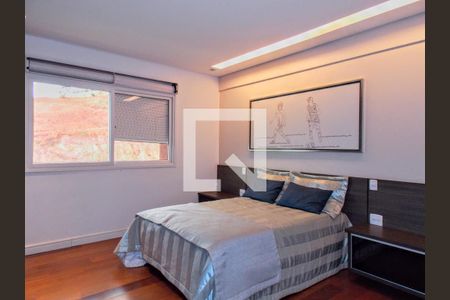 Casa de condomínio à venda com 723m², 5 quartos e 4 vagas