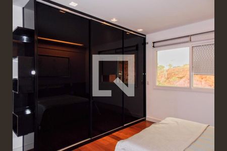 Casa de condomínio à venda com 723m², 5 quartos e 4 vagas