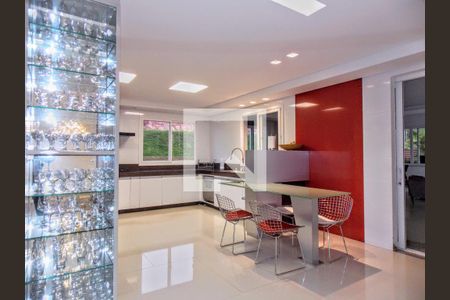 Casa de condomínio à venda com 723m², 5 quartos e 4 vagas