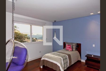 Casa de condomínio à venda com 723m², 5 quartos e 4 vagas