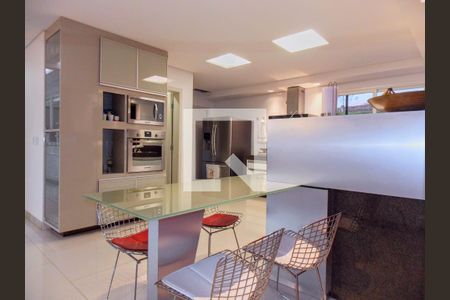 Casa de condomínio à venda com 723m², 5 quartos e 4 vagas