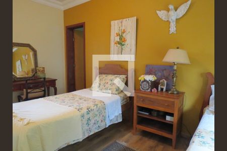 Casa à venda com 570m², 4 quartos e 6 vagas