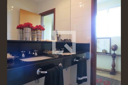 Casa à venda com 570m², 4 quartos e 6 vagas